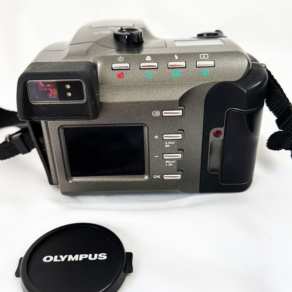 OLYMPUS Digital Camera 1.4 mega Pixels Progressive CCD 3x Zoom Model D-600L - Picture 6 of 8